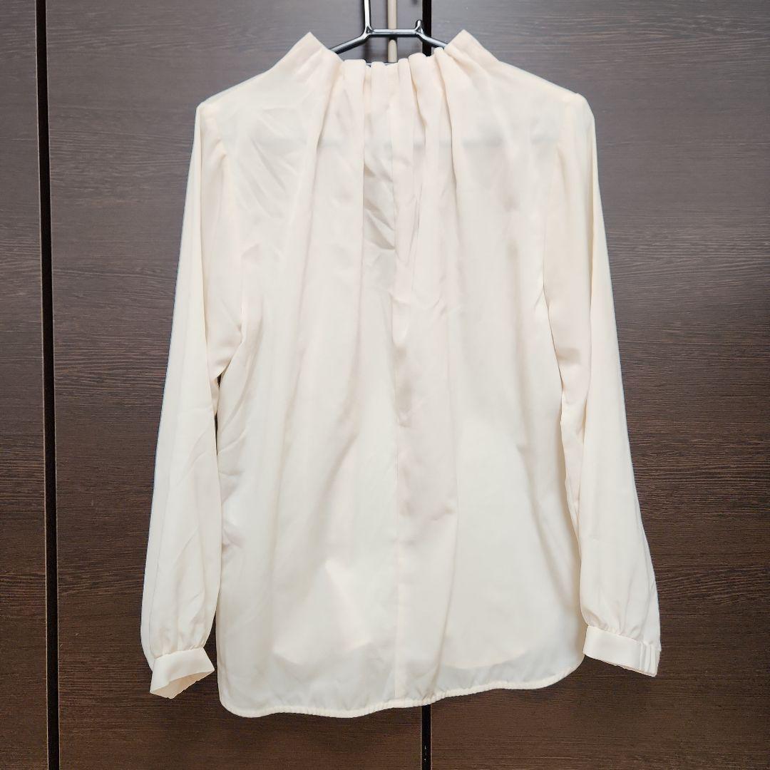 早い者勝ち【美品】SHIPS ネック ギャザー ソリッド 起毛 サテン ブラウス