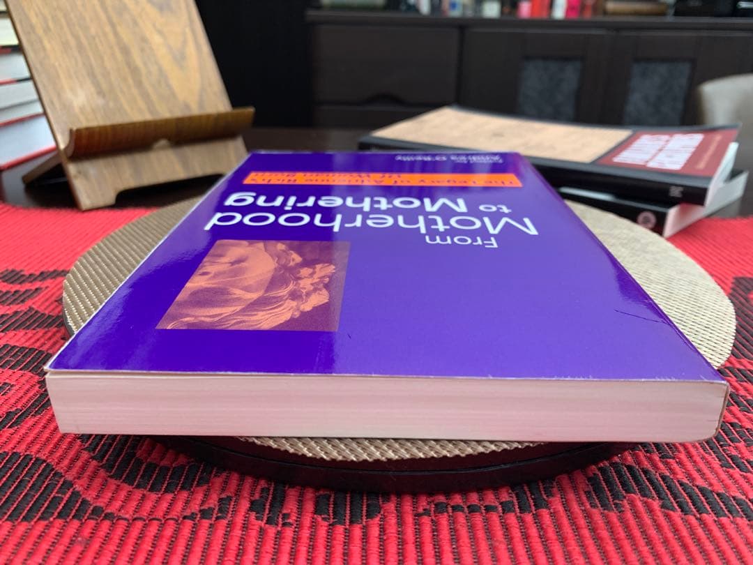 洋書 From Motherhood to Mothering