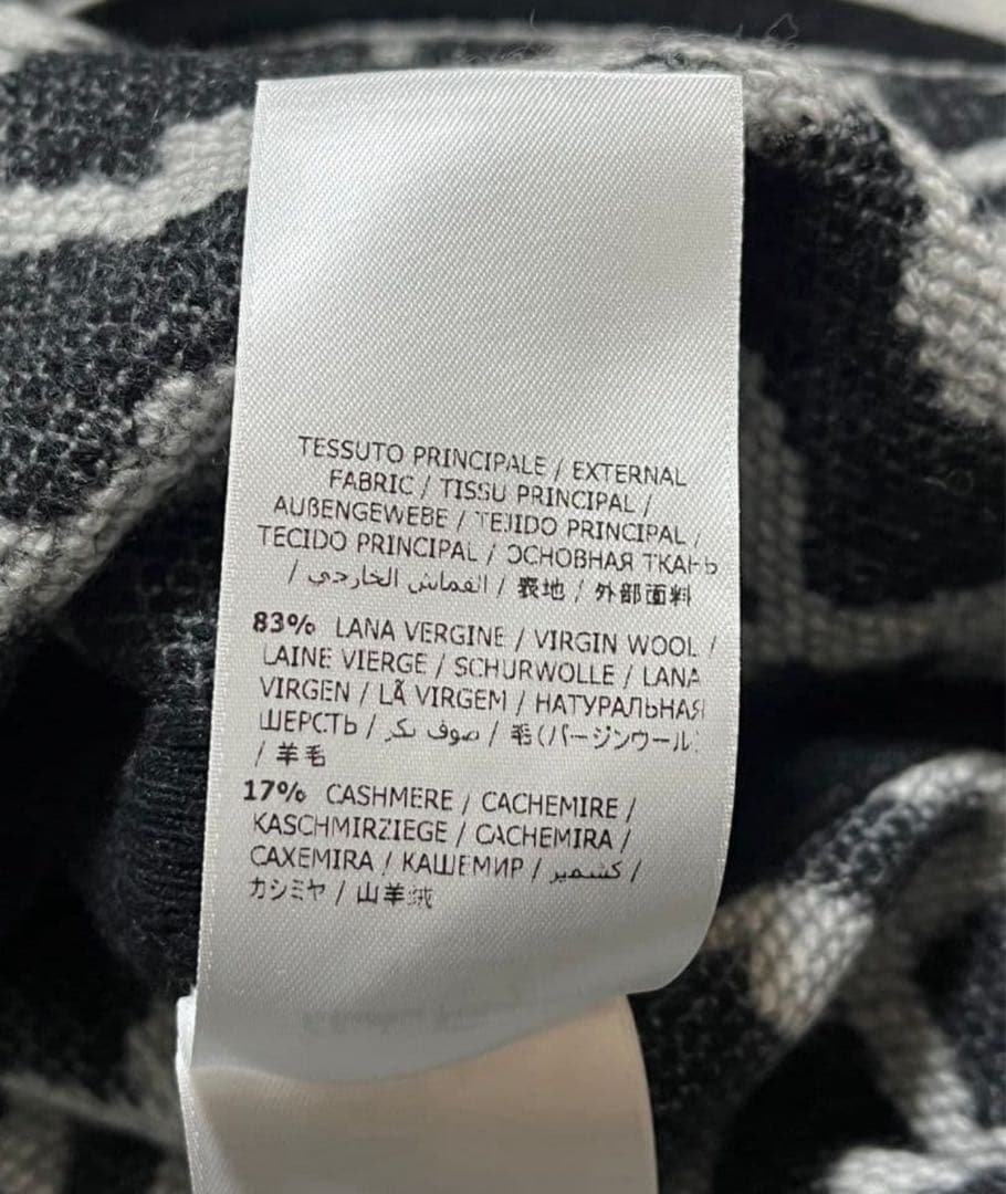 SALVATORE FERRAGAMO フェラガモ　ガンチーニ柄　カシミヤケープ