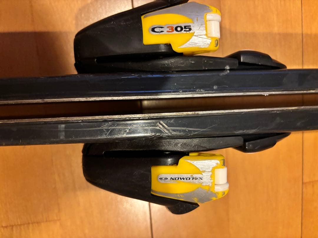 SWALLOWのスキー板、ブーツ、ストックの3点セット。140cm