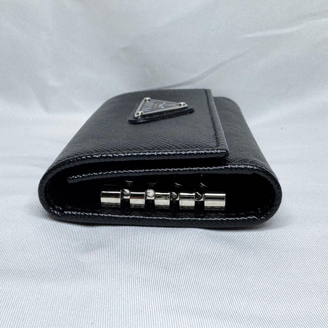 美品☆ PRADA キーケース　4連　レザー　ブラック　三角ロゴ　ICチップあり