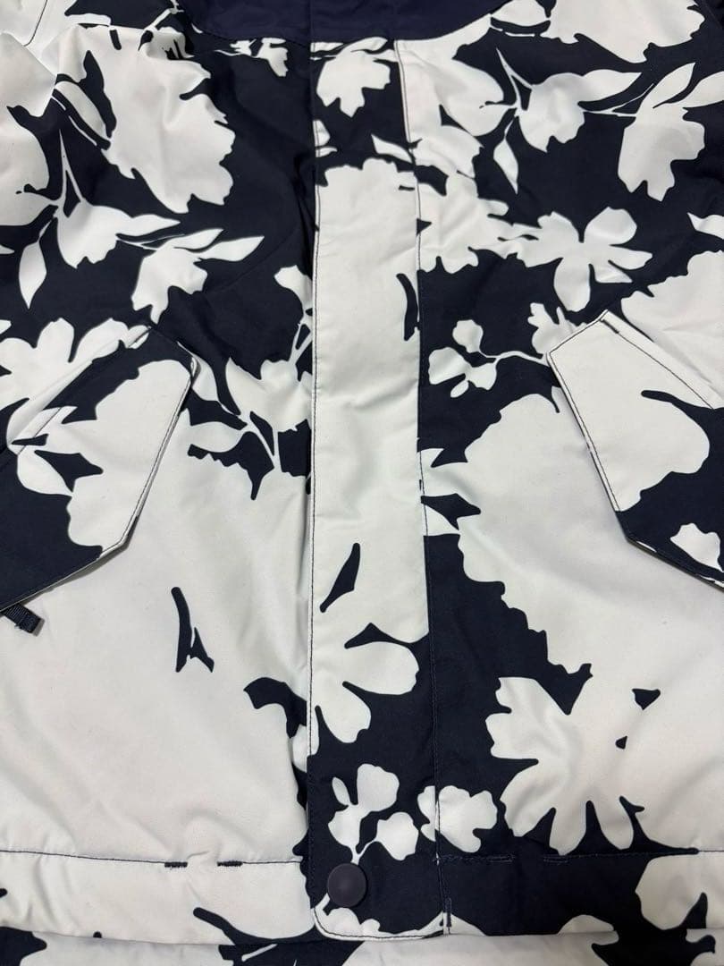 新品　BURTON キッズMサイズ スノーボードウェア上下セット