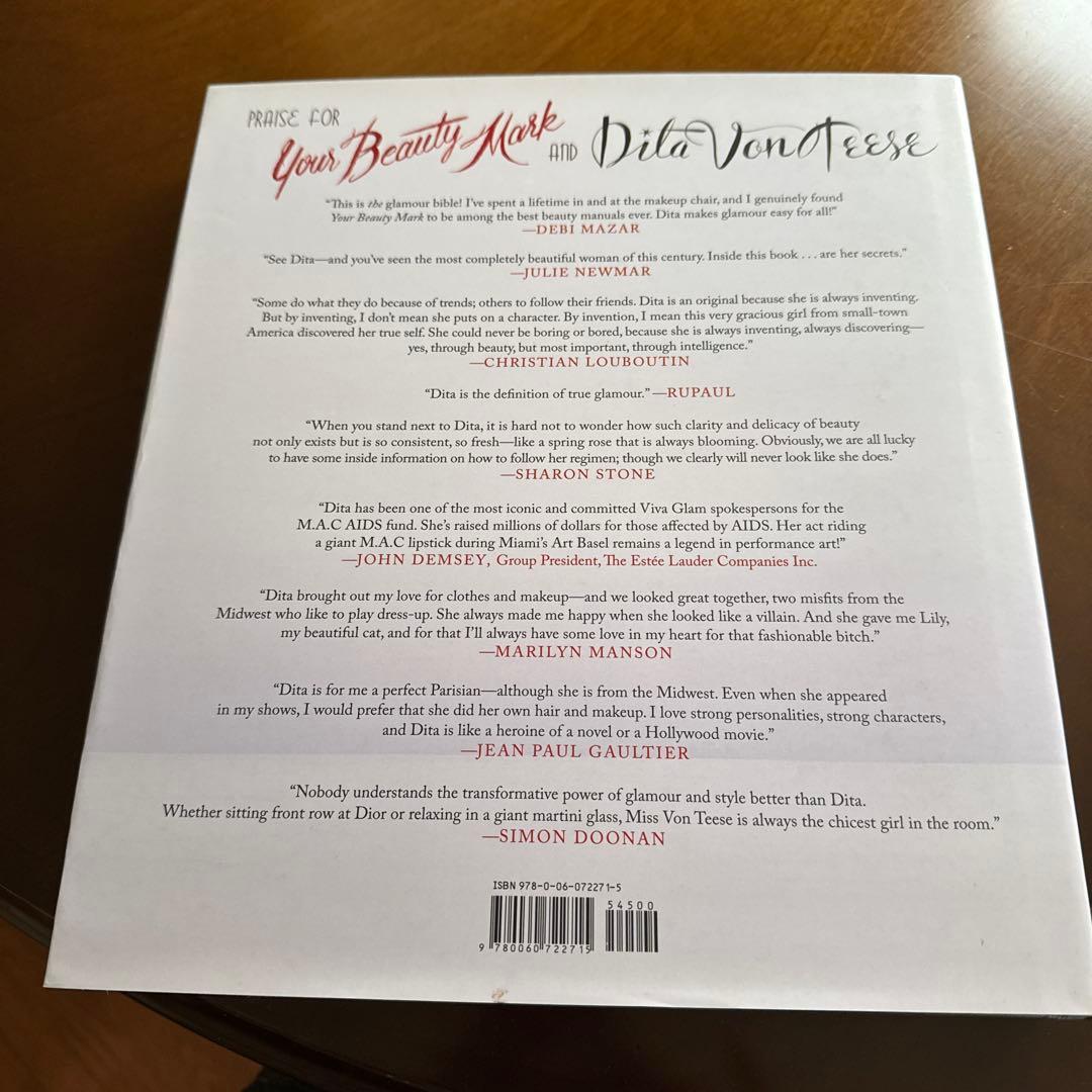 Dita von teese 洋書　大型書　ビューティー本