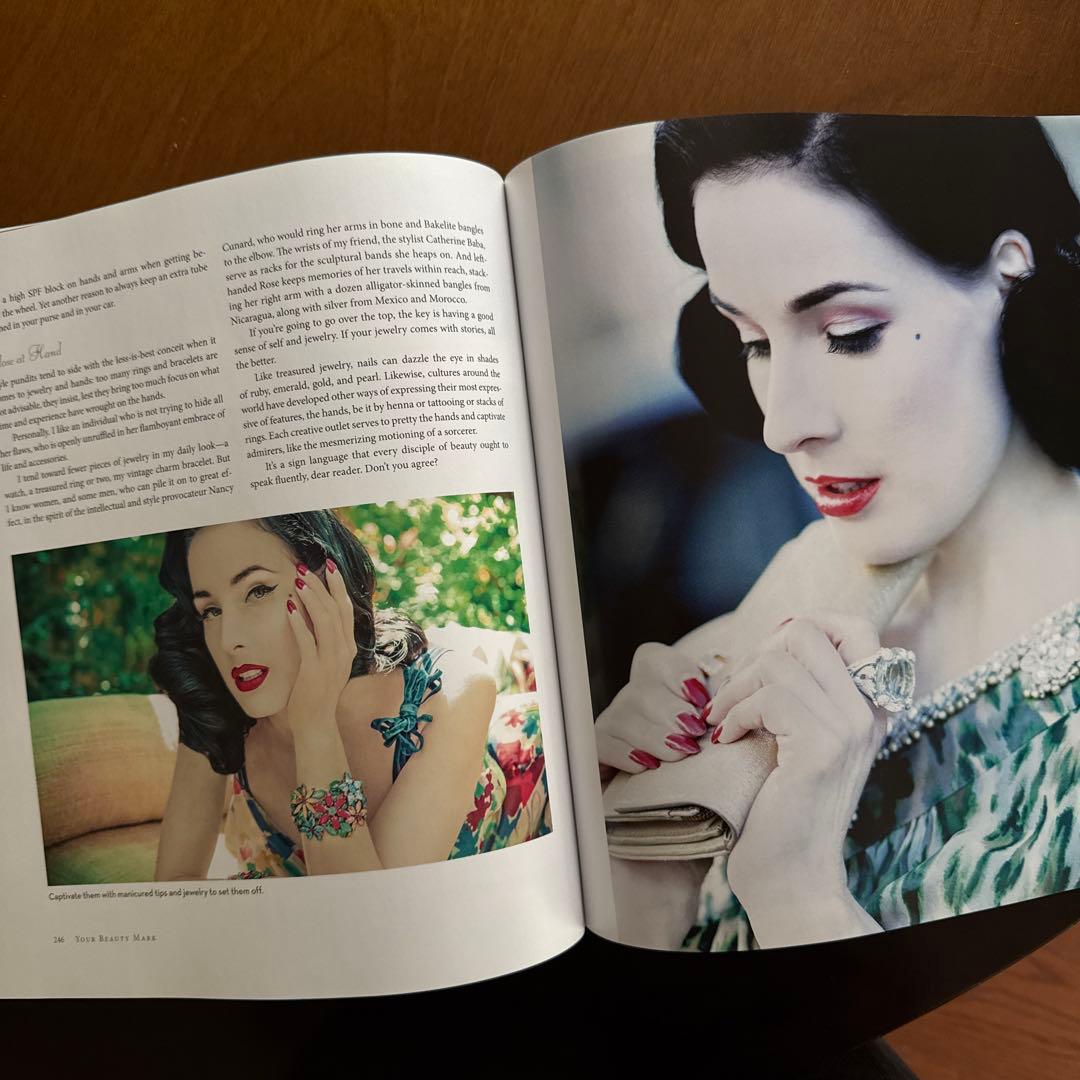Dita von teese 洋書　大型書　ビューティー本