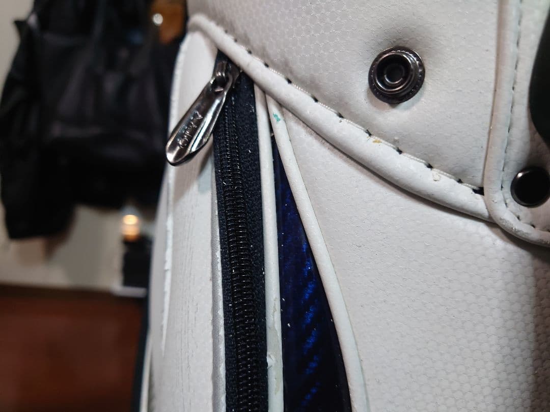 XXIO ホワイトキャディバッグ