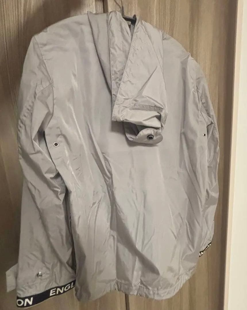 BURBERRY ナイロンパーカー ペールグレー ナイロンジャケット