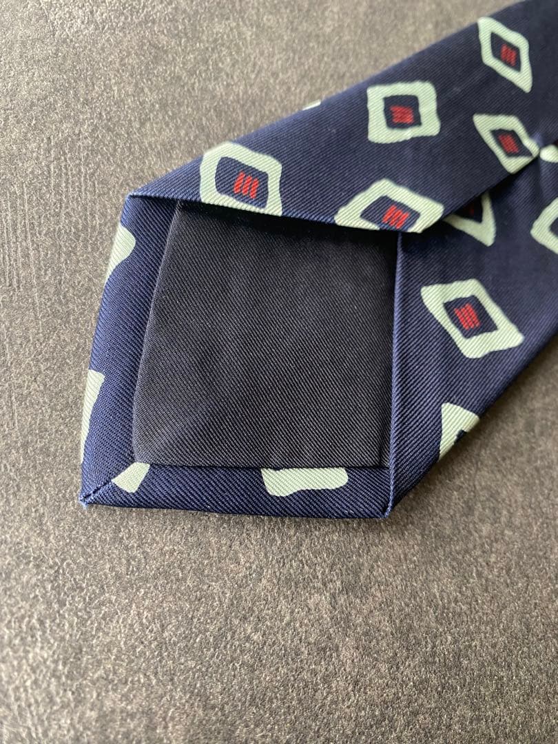 DRAKE'S（ドレイクス） 小紋柄 ダイヤモンドモチーフ シルクタイ