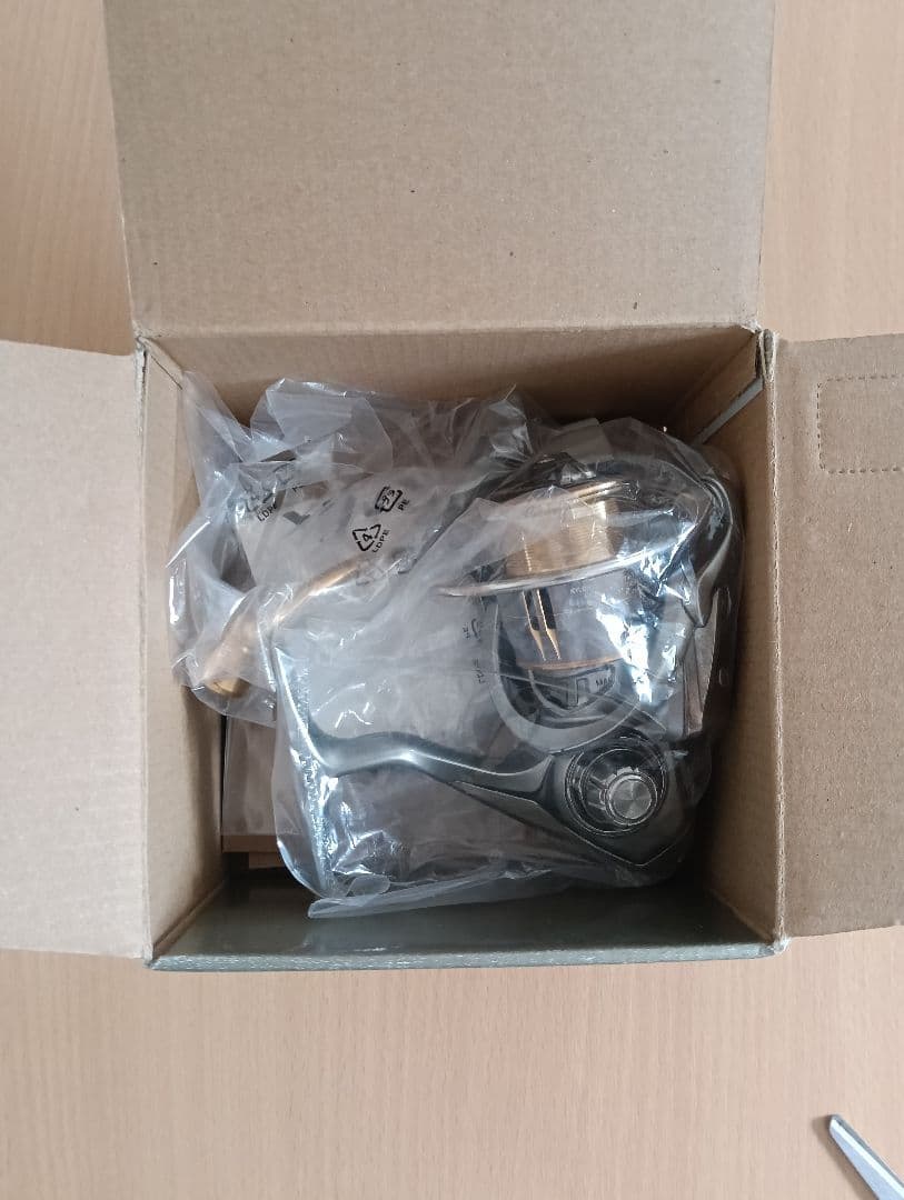 18FREAMS LT 2000S-XH スピニングリール