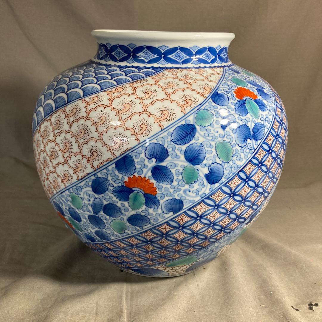 【期間特別値下げ】色鍋島の伝統　伊万里色鍋島　市川忠山作　染錦花地紋　大花瓶