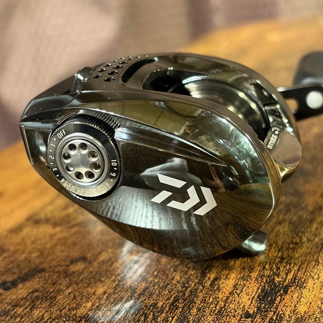【美品】ダイワ　Daiwa14スティーズリミテッド SV 8.1 右ハンドル