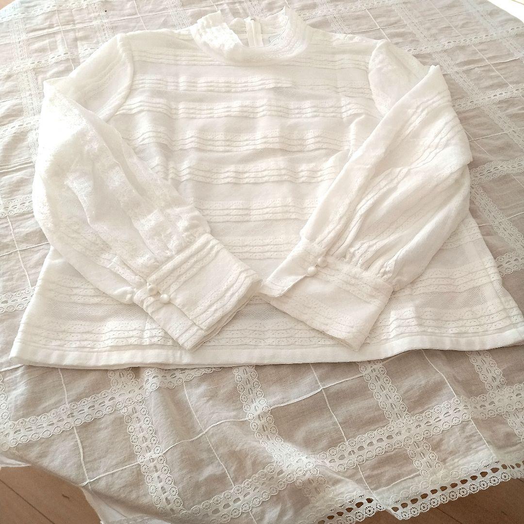 レリアン13＋(NEMIKA)オフホワイト レースハイネックブラウス