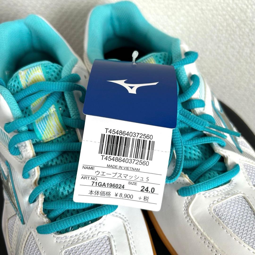 新品未使用　バドミントンシューズ24.0cm