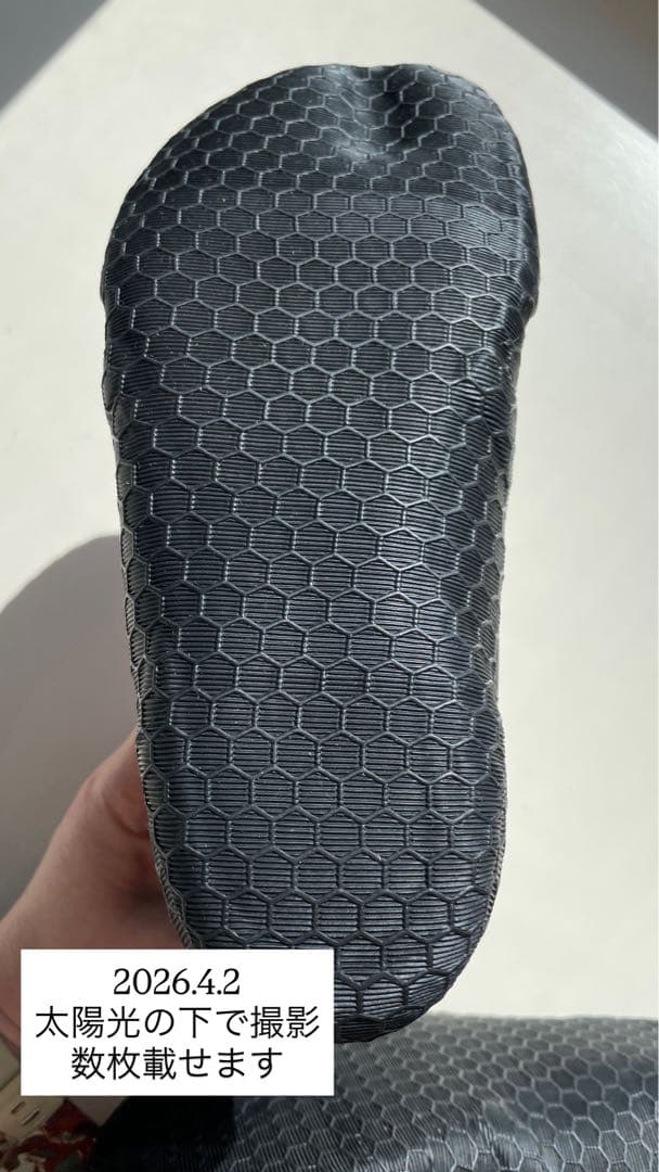 セット売り【未使用】サーフブーツ25センチ、スムーススプレー【美品】グローブ