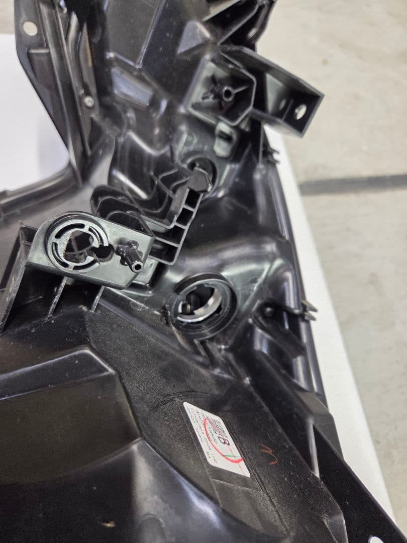 日産 E12 ノート 後期型 右側ヘッドランプユニット