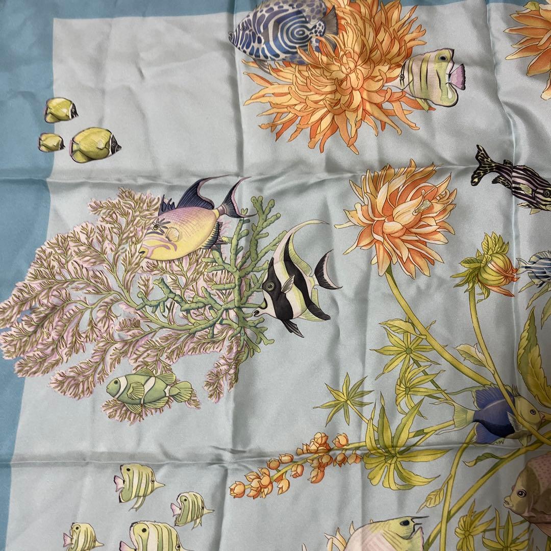 極美品　サルバトーレフェラガモ　シルク　スカーフ　ブルー　熱帯魚　魚　花柄　総柄