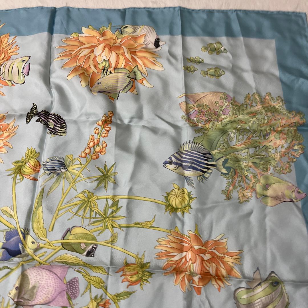 極美品　サルバトーレフェラガモ　シルク　スカーフ　ブルー　熱帯魚　魚　花柄　総柄