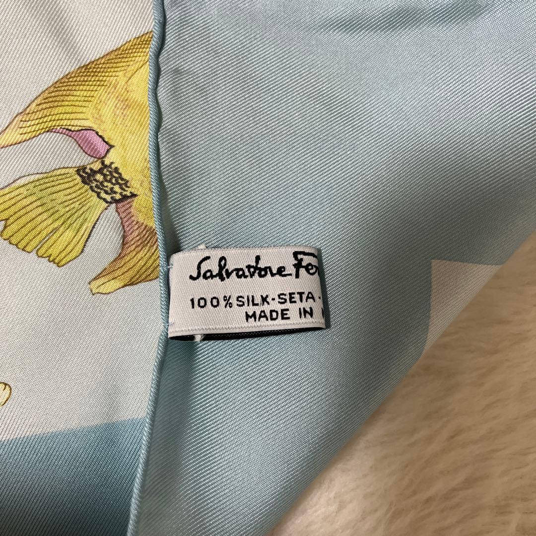 極美品　サルバトーレフェラガモ　シルク　スカーフ　ブルー　熱帯魚　魚　花柄　総柄