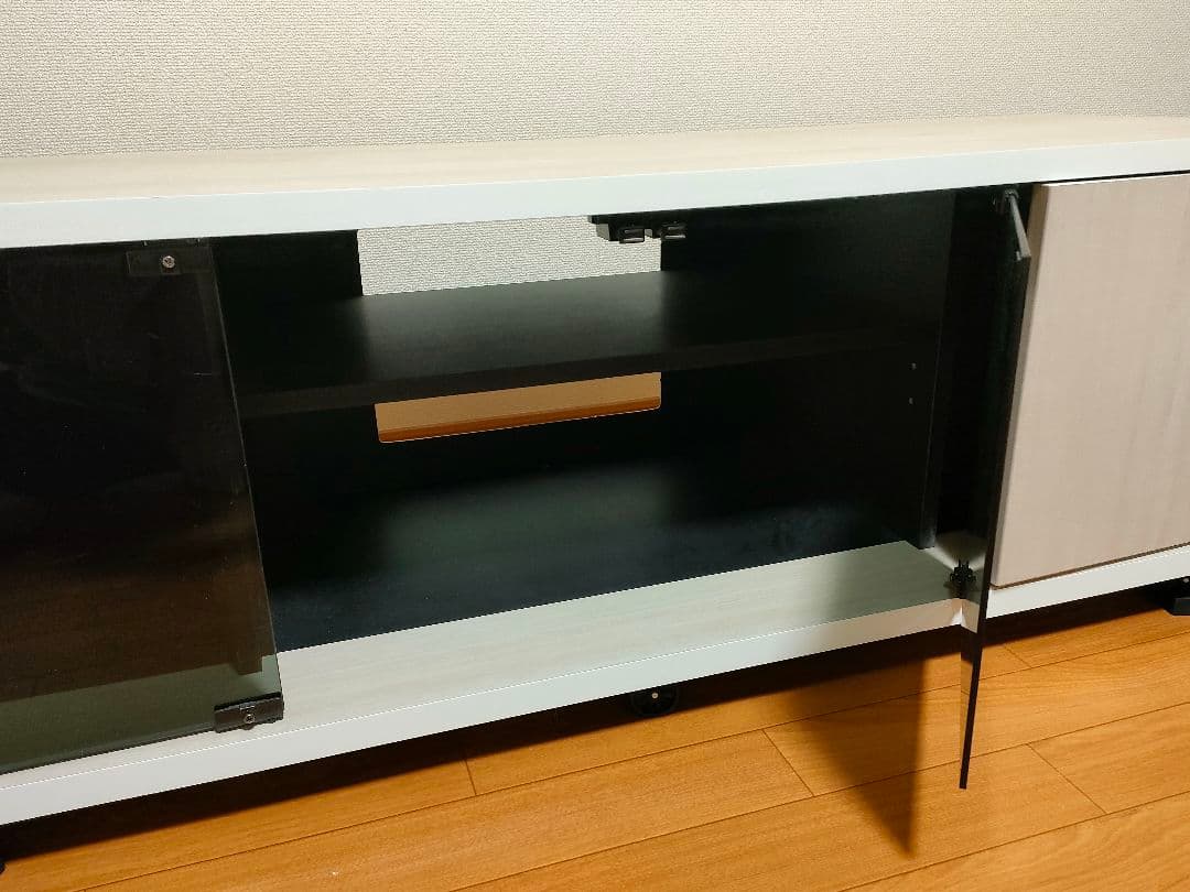 ホワイト木製テレビ台 ガラス扉付き