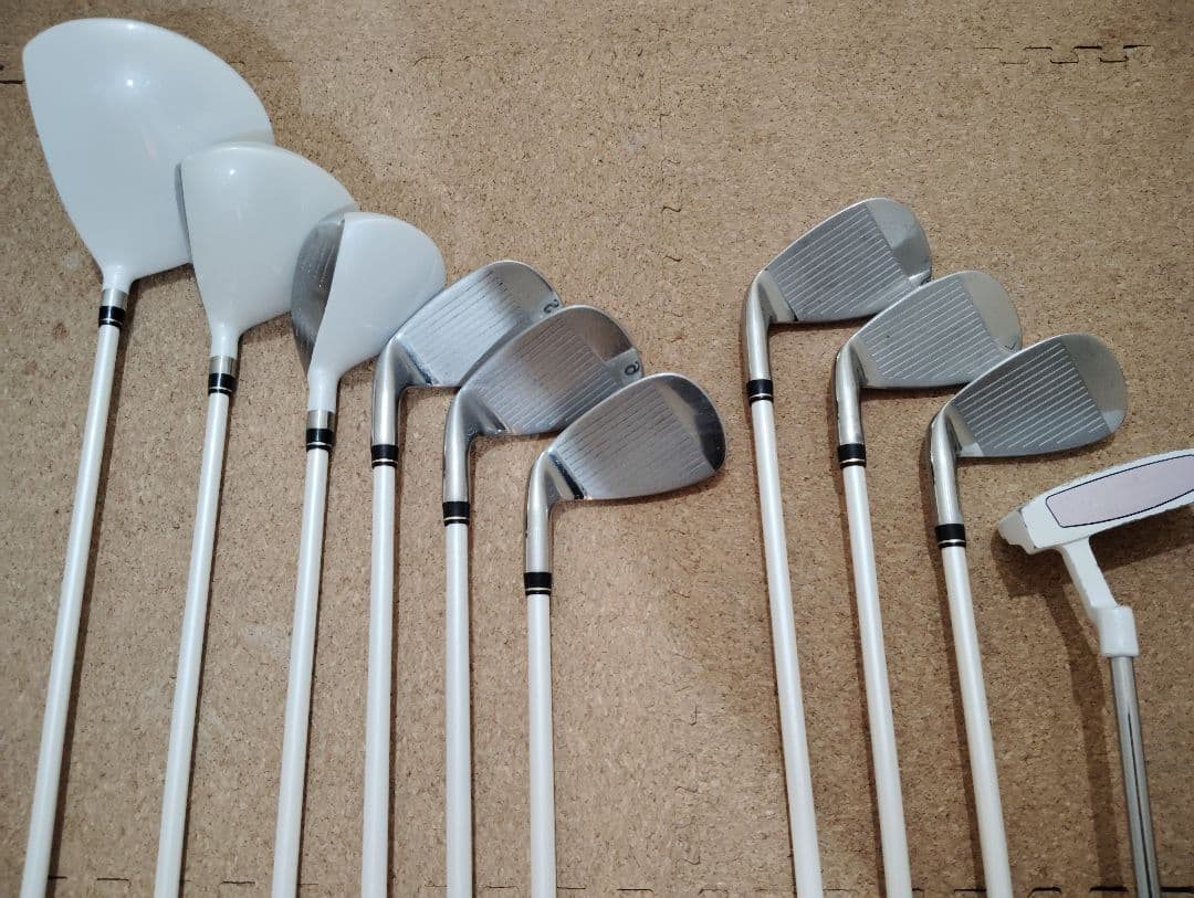ゴルフバッグとクラブ