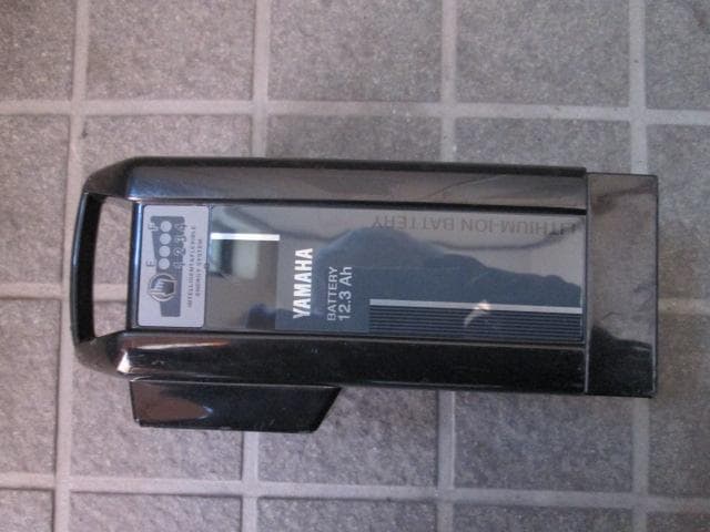修理必要・船橋引取限定ヤマハ電動アシストPASナチュラル26型 バッテリ充電器付