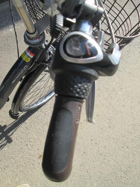 修理必要・船橋引取限定ヤマハ電動アシストPASナチュラル26型 バッテリ充電器付