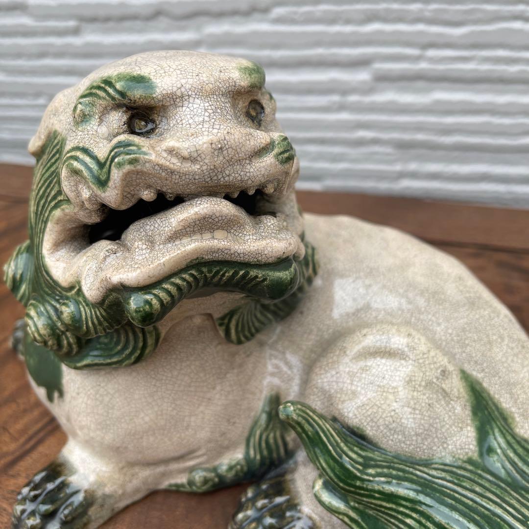 陶器製 獅子の形状の装飾品