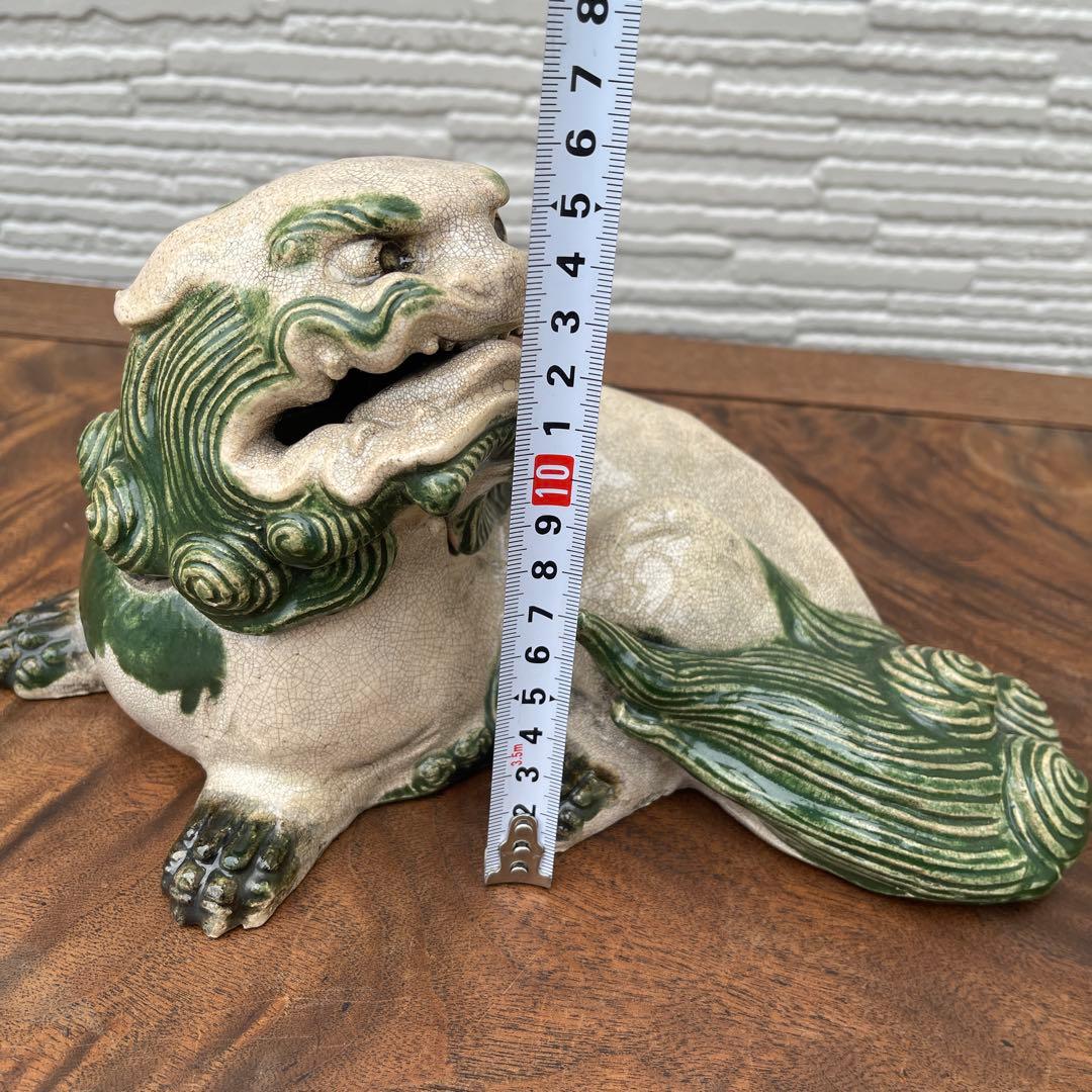 陶器製 獅子の形状の装飾品