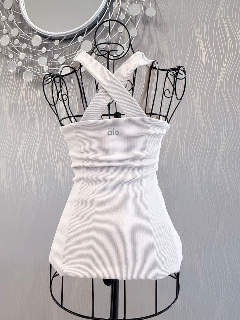 【新品タグ付】alo yoga アロヨガタンクトップ Elevate tank