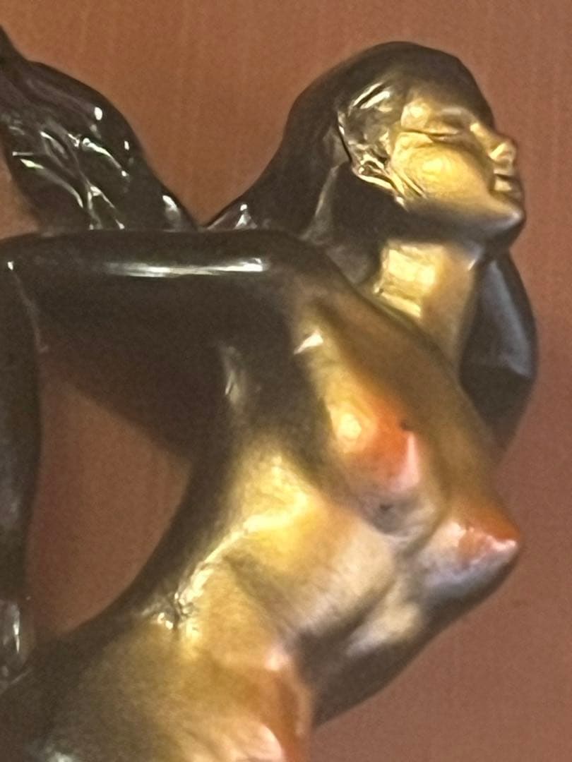 送料込み素敵なセクシーガール彫刻画ブロンズカラーアンティーク木製額縁