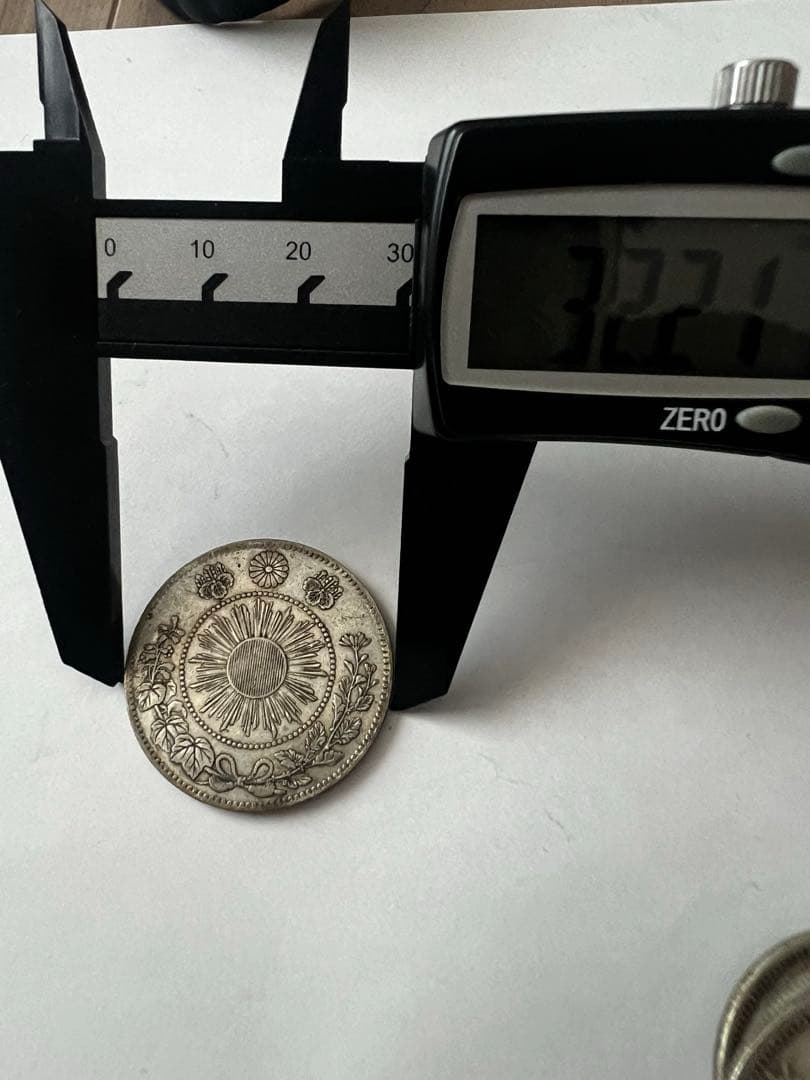 本物保証 旭日竜大型50銭銀貨　明治3年　傷少　美品