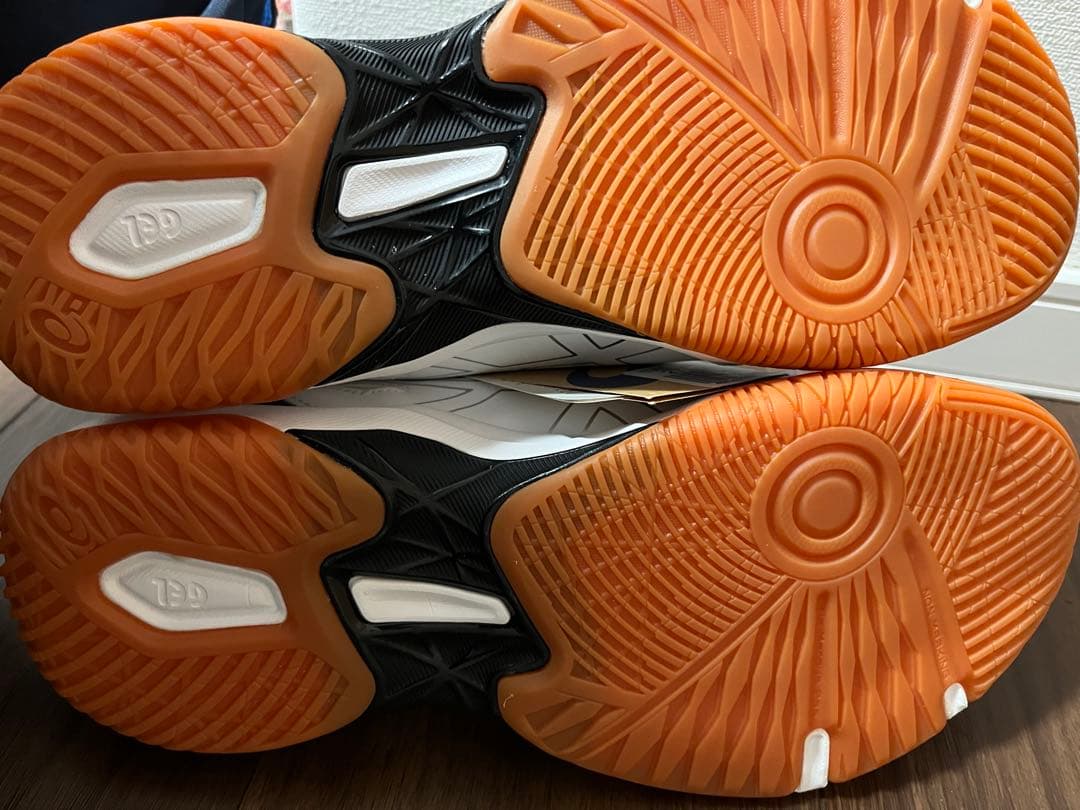 新品未使用タグ付き✳︎アシックス　ゲルロケット 11 27.0cm