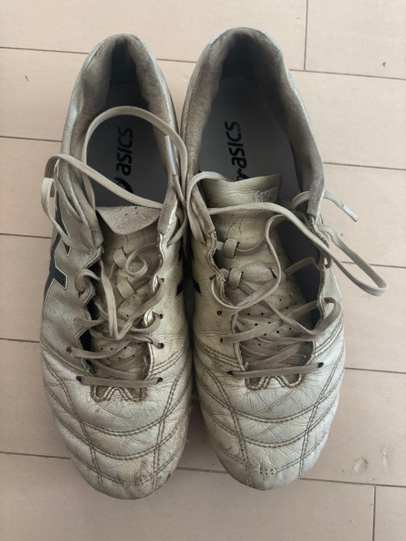 asics サッカーシューズ 白