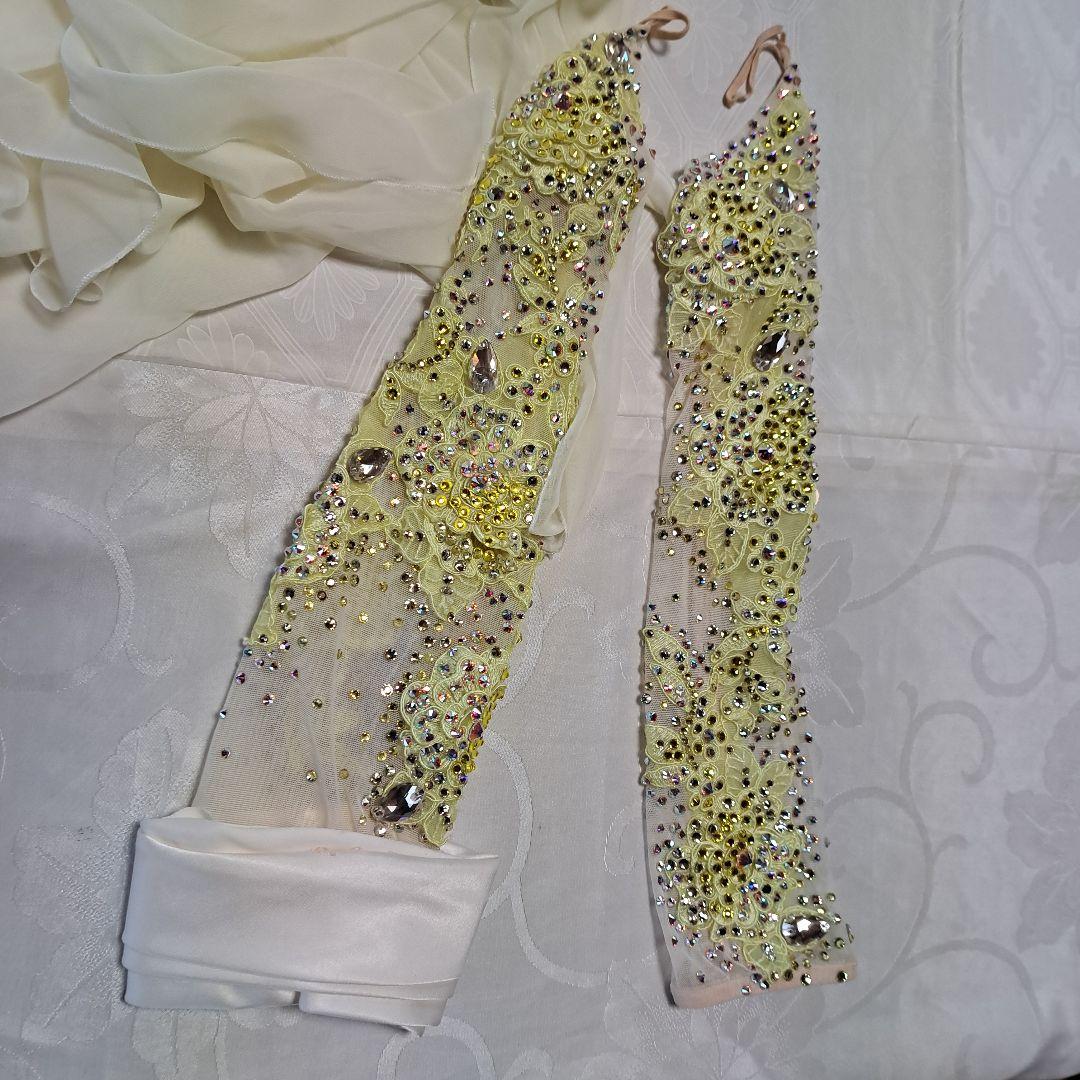 黄色いビーズ装飾スタンダードドレスフジタドレス