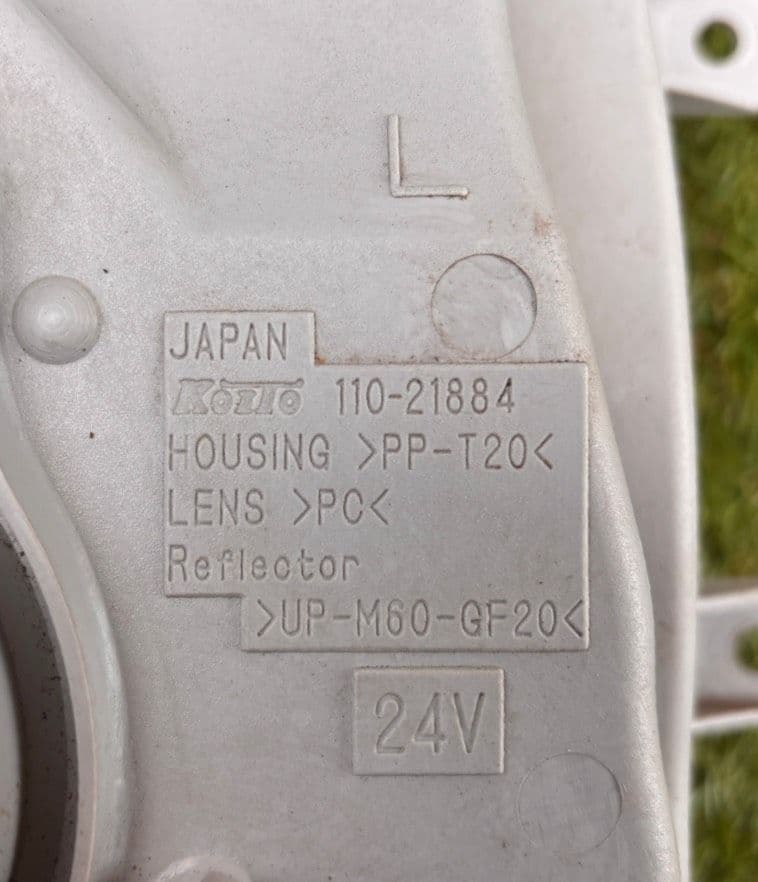 いすゞ エルフ 左ヘッドライト KOITO 110-21885