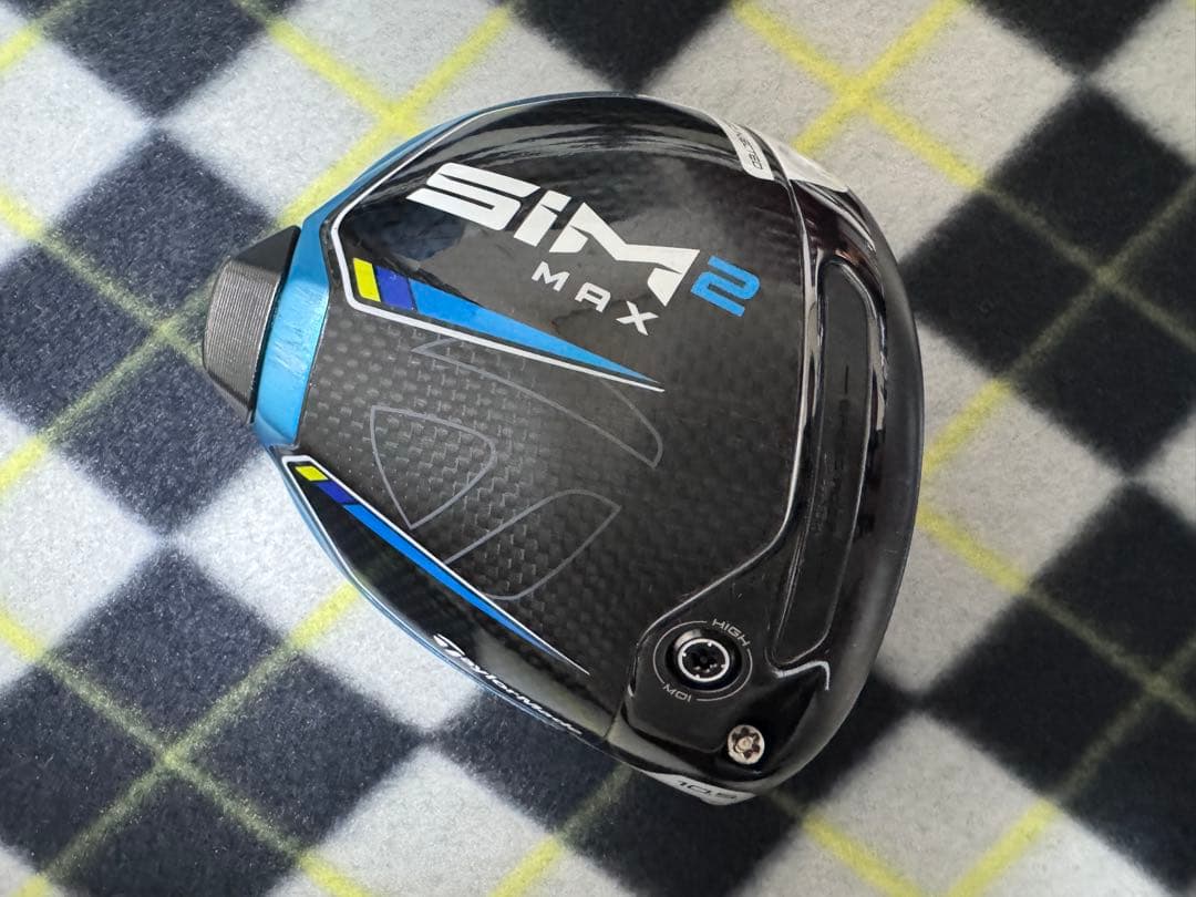 TaylorMade SIM2MAX 10.5° ドライバーヘッドとヘッドカバー