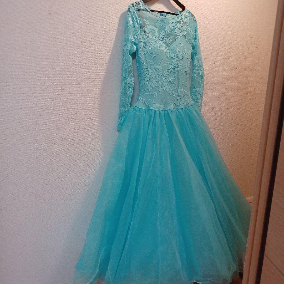 水色の長袖フレアドレス新品未使用