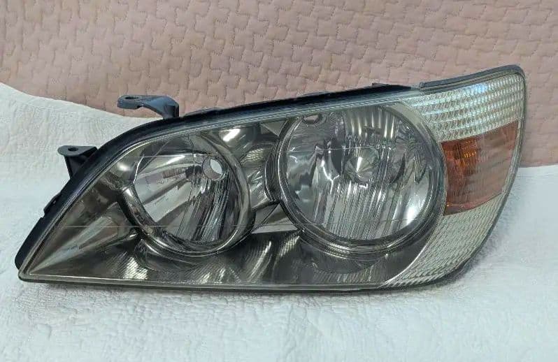 アルテッツァ前期　トヨタ純正ヘッドライト　中古　　左右