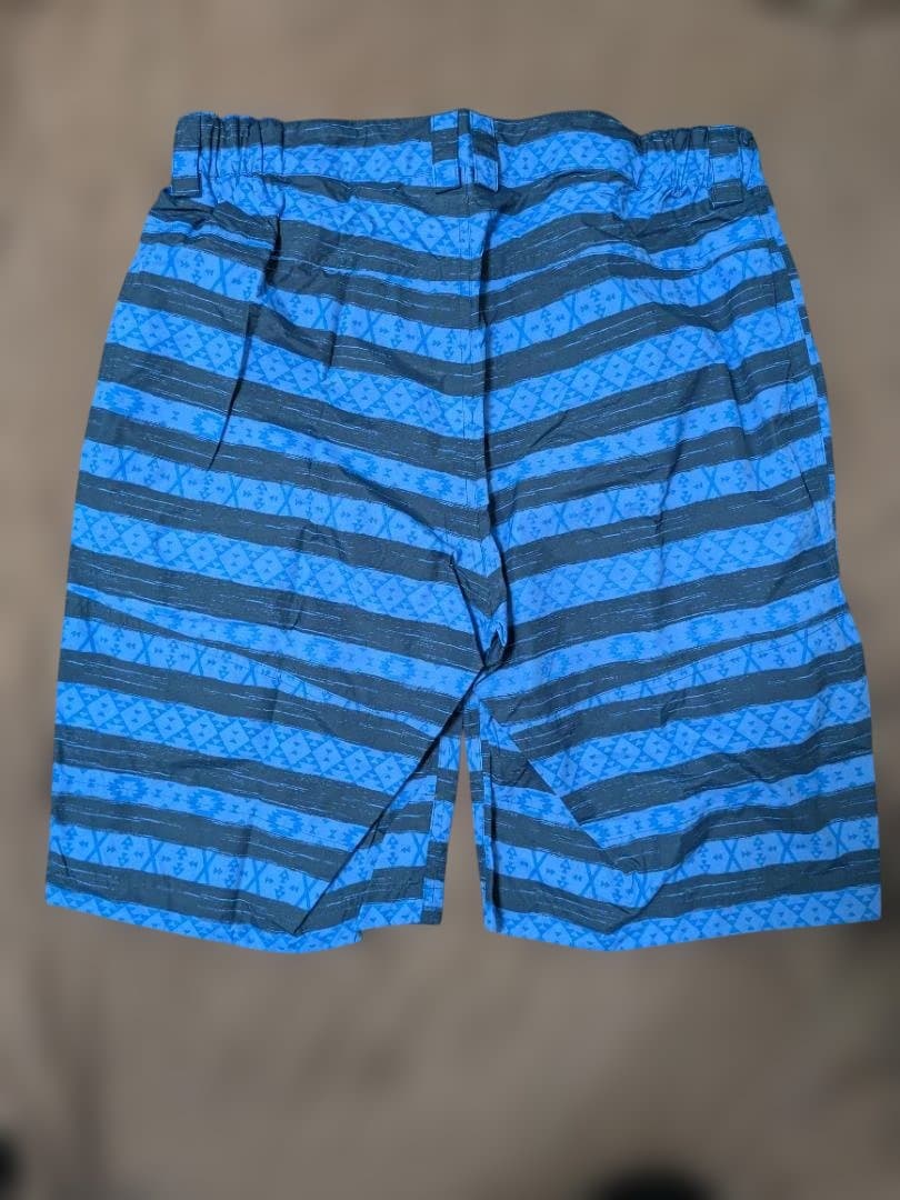 フィッシングパンツ 青と黒のストライプ