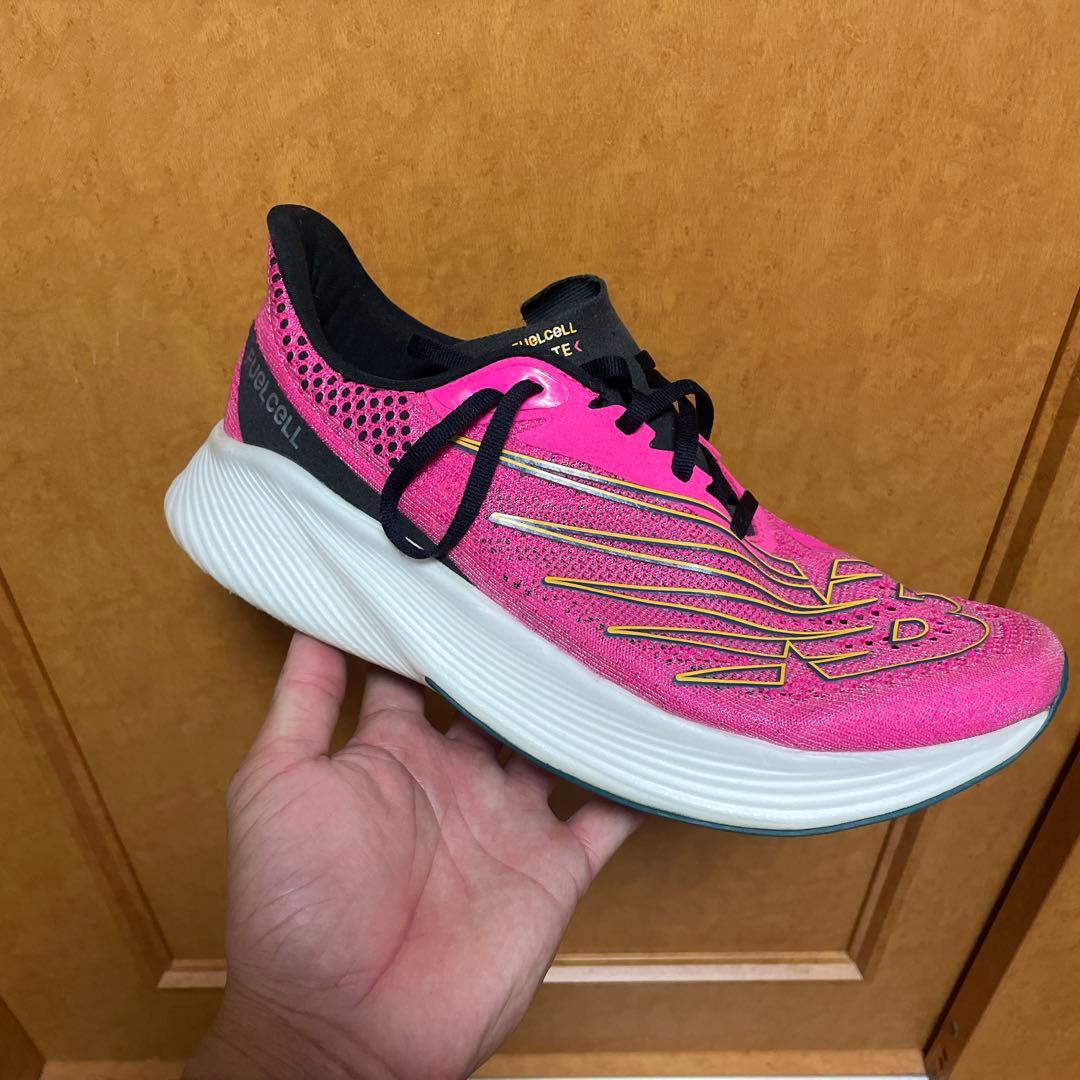 スパイク・シューズ FuelCell RC Elite v2 28cm