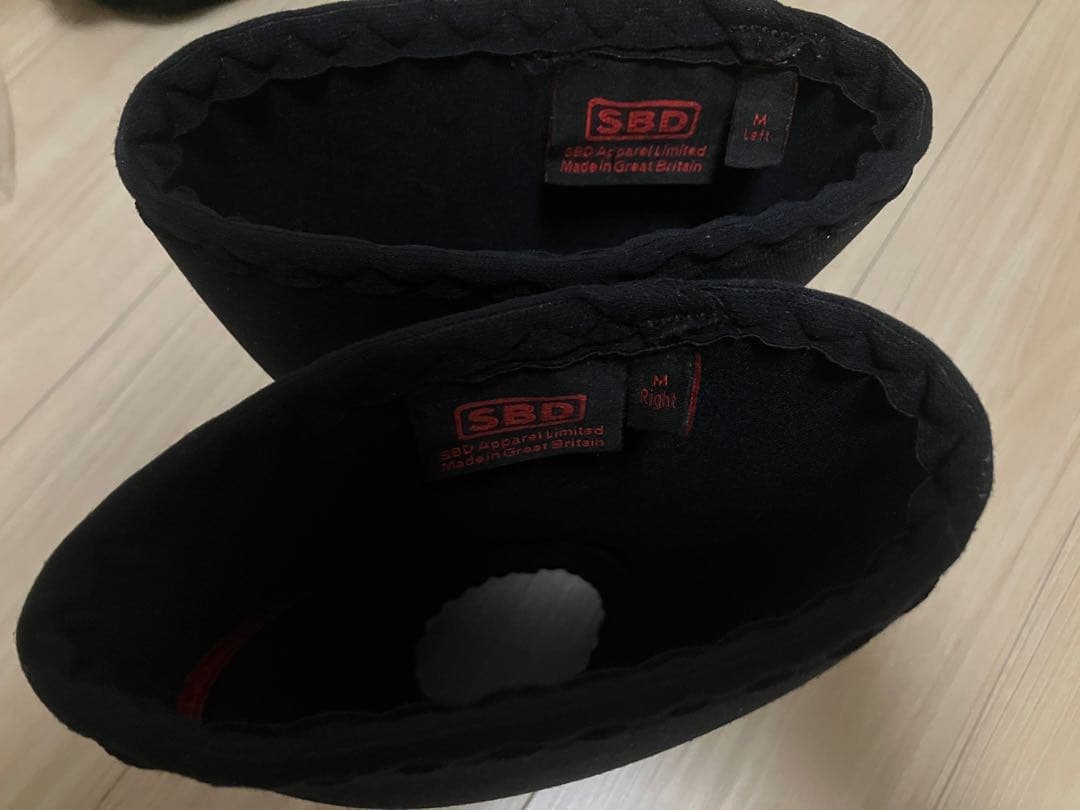 SBD ニースリーブ M 黒/赤