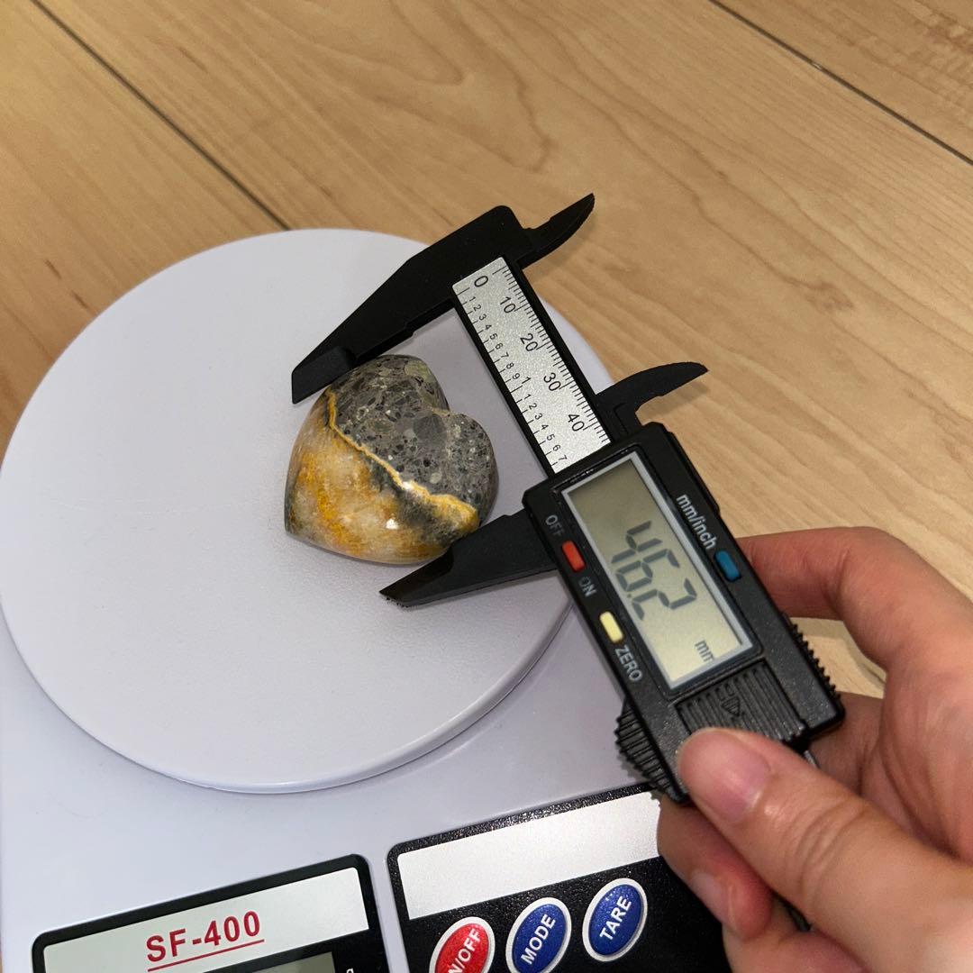 バンブルビージャスパー ハート② ぷっくり 天然石 置物