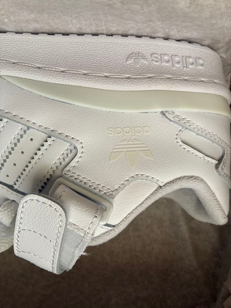 adidas バスケットボールシューズ ホワイト