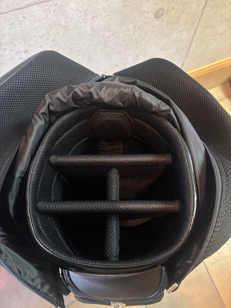 adidas キャディバッグ 黒 3本ストライプ　エナメル合皮