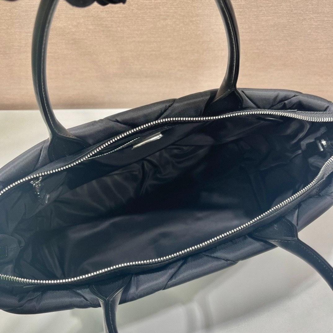 PRADA ブラック ハンドバッグ 2way 三角 Re-Nylon