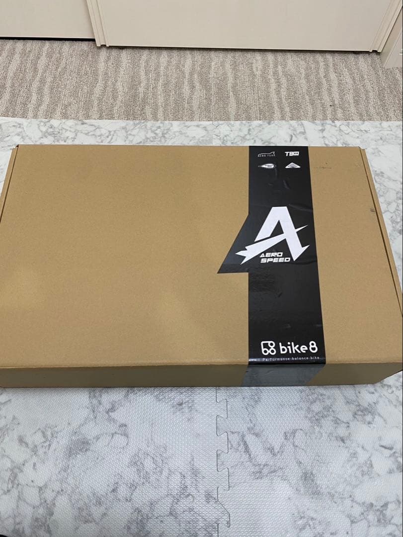 bike8 エアロスピード　カーボン　ランバイク　びっちゃんV2 ヘルメット付き