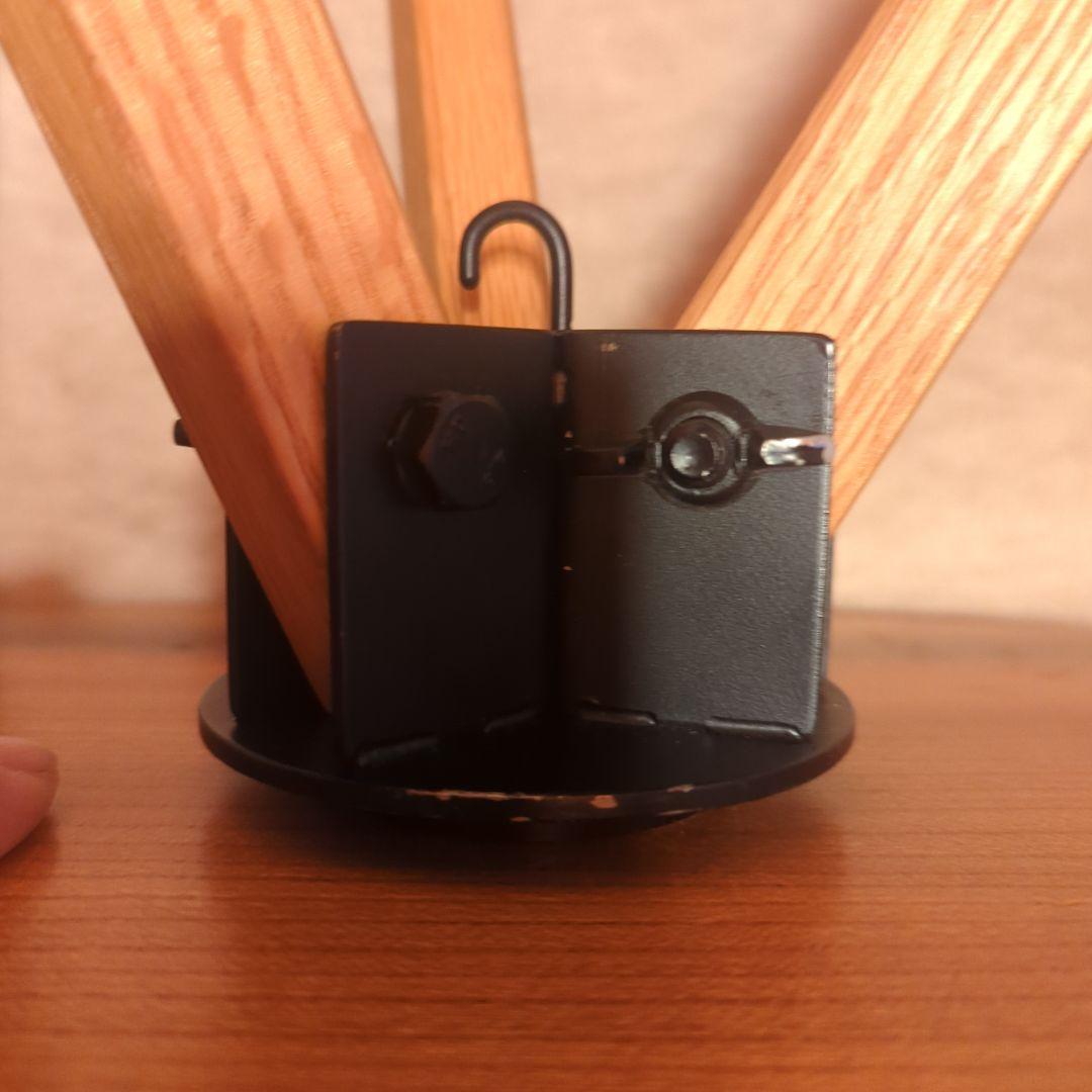 三脚木製テーブル