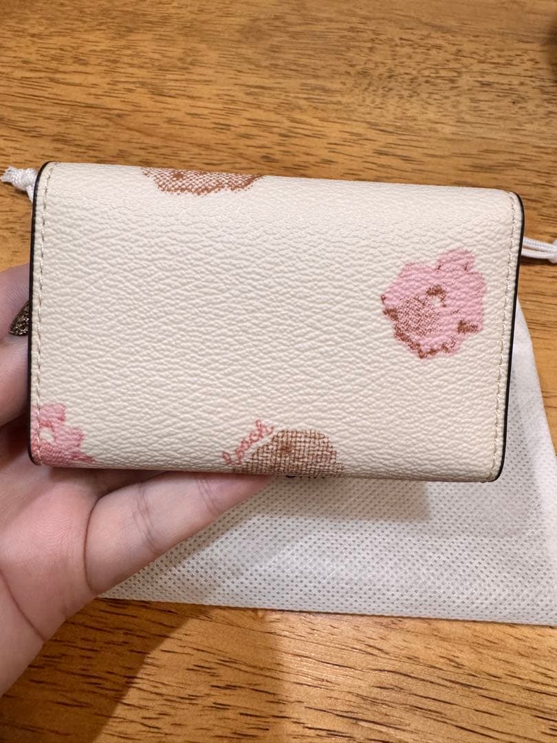 COACH 花柄レザーキーケース