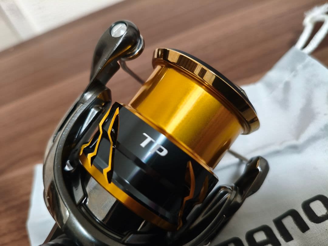 シマノ 20 ツインパワー 2500S スピニングリール SHIMANO