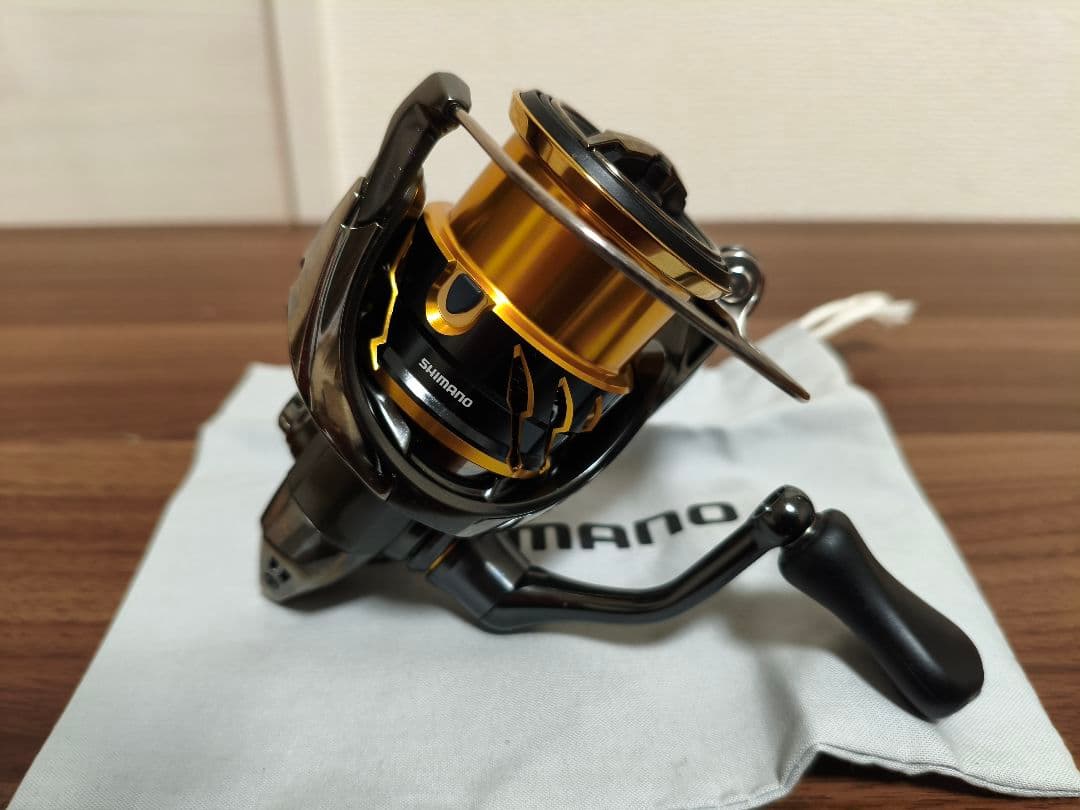 シマノ 20 ツインパワー 2500S スピニングリール SHIMANO