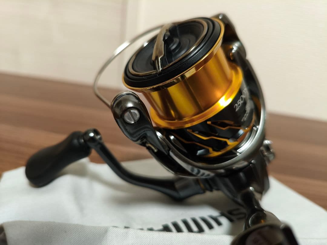 シマノ 20 ツインパワー 2500S スピニングリール SHIMANO